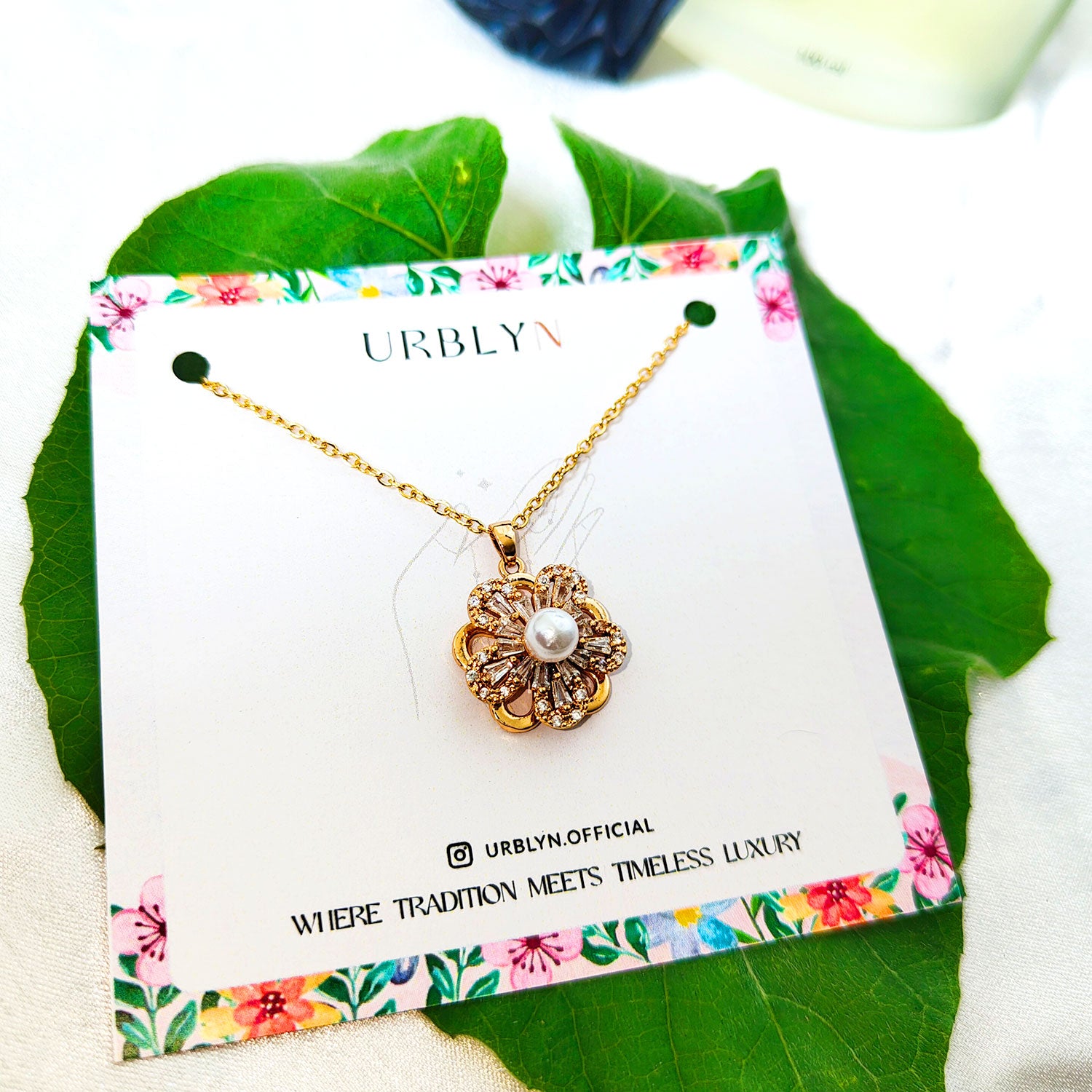 Rotating Flower Pearl Pendant Necklace